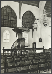 17318 Interieur van de Ned. Herv. kerk (Kerkstraat 10) te Ameide.N.B. Ameide is op 1 januari 1986 opgenomen in de nieuw ...
